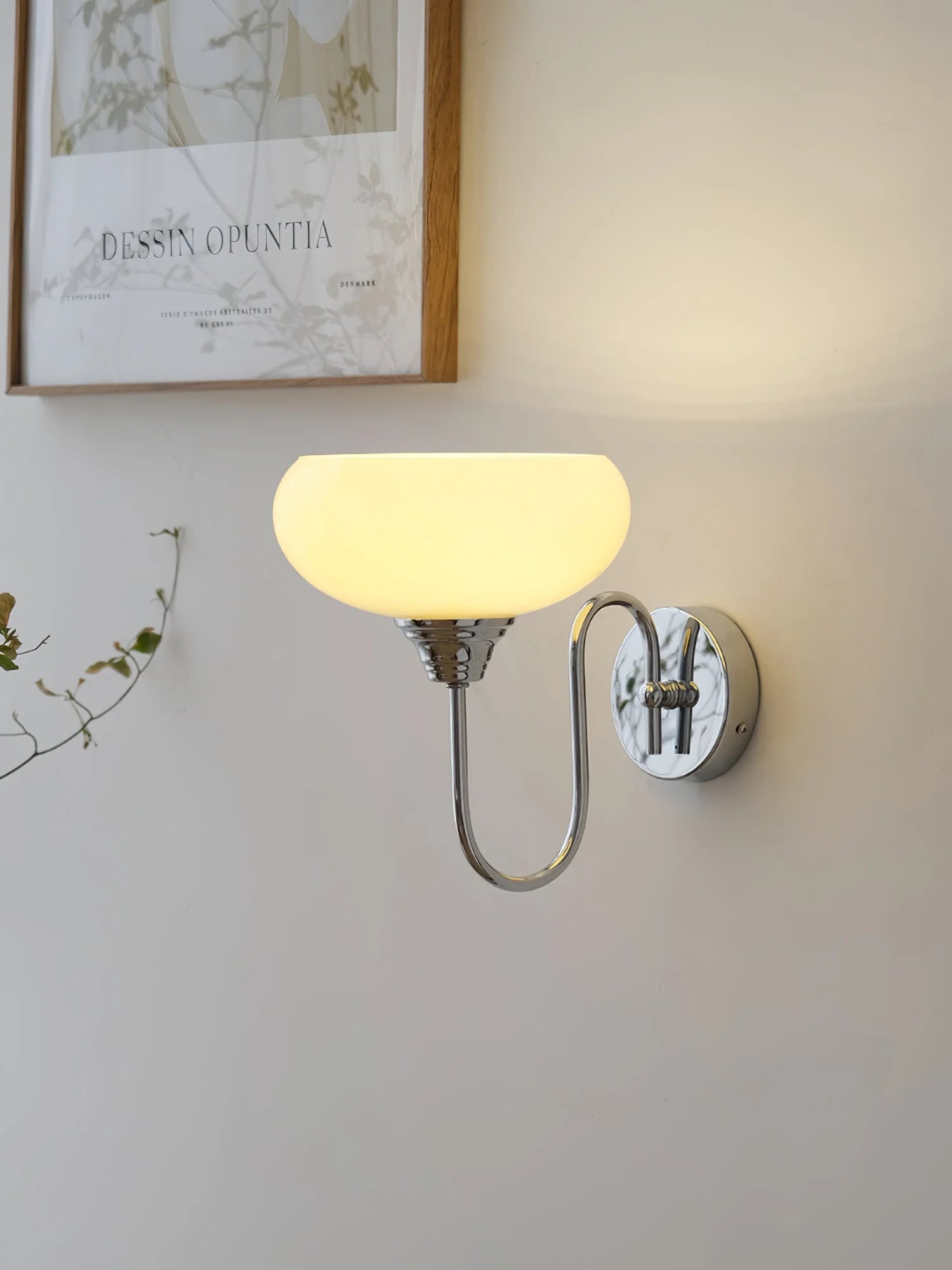 Lampada da parete Calypso Bauhaus in vetro curvo (32).webp__PID:5b4fc0fb-2594-4c7d-ab89-78271f1d79bf