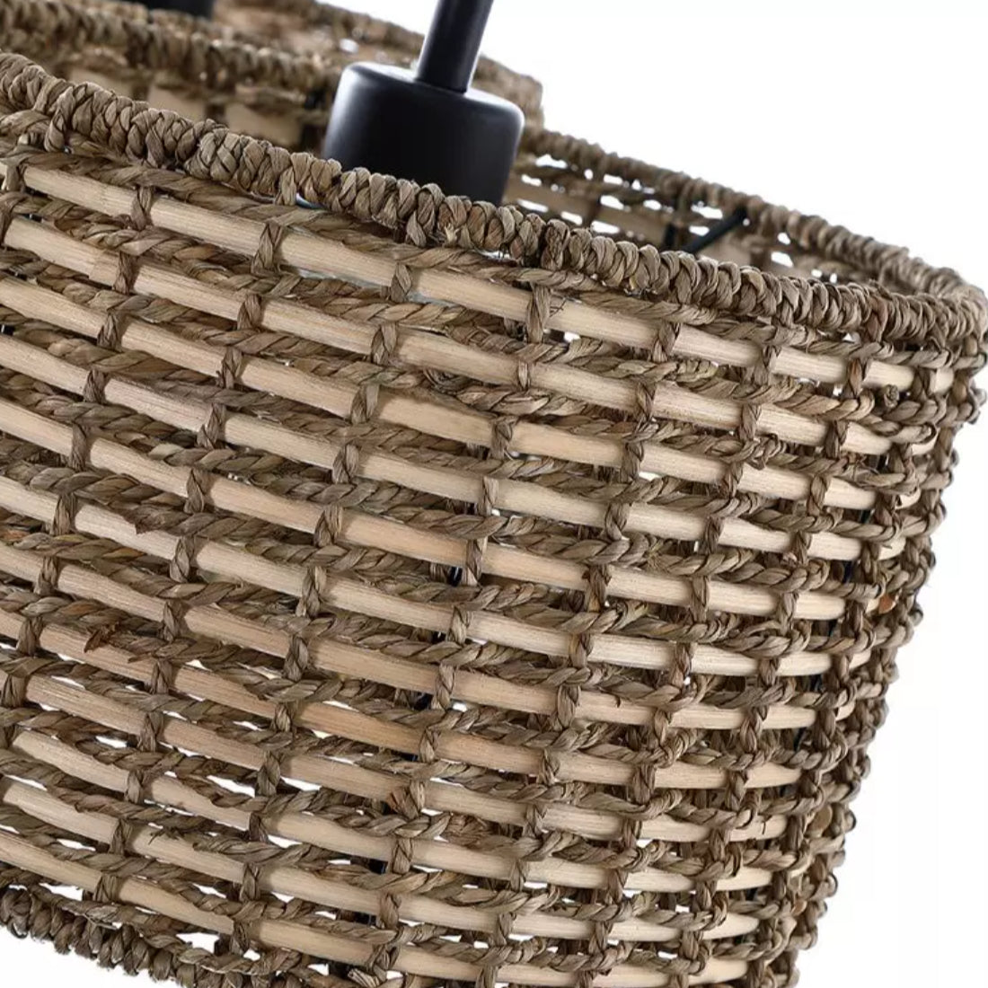 Sienna Woven Rattan 3 Light Farmhouse Pendelleuchte Detail 1.webp__PID:a8fb2ed5-2d2a-4b11-a79a-bcb477b1c675