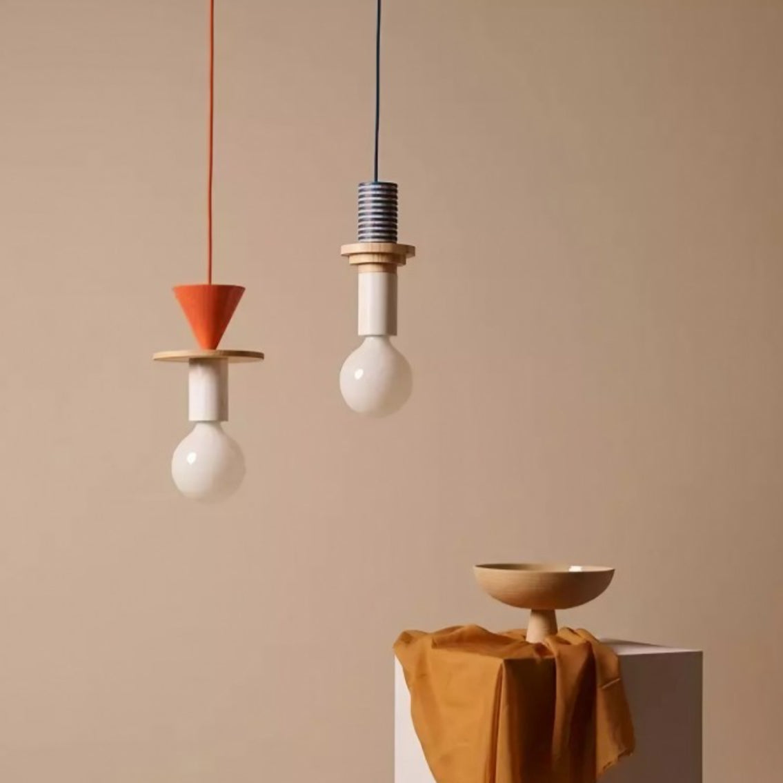 Lampada a sospensione geometrica in legno Alvar scene6.webp__PID:62c4a8f1-6db5-4442-8acf-5c3daee9caa3