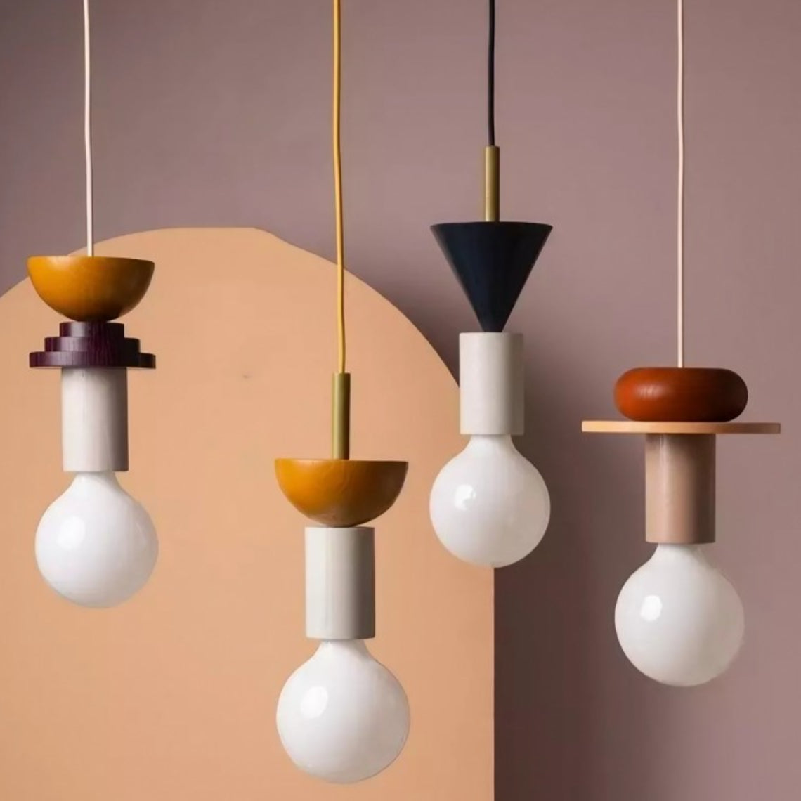 Lampada a sospensione geometrica in legno Alvar scene2.webp__PID:fa1ff586-62c4-48f1-adb5-b4428acf5c3d