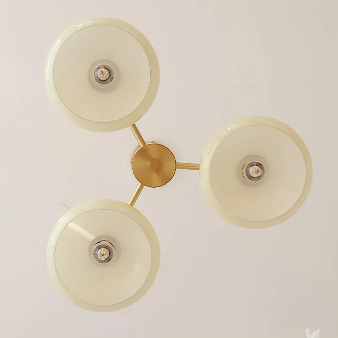 Lampadario in vetro lattimo Clio Bauhaus-11.webp__PID:e8a4dad6-7a7b-4669-ac2a-34471a40f888