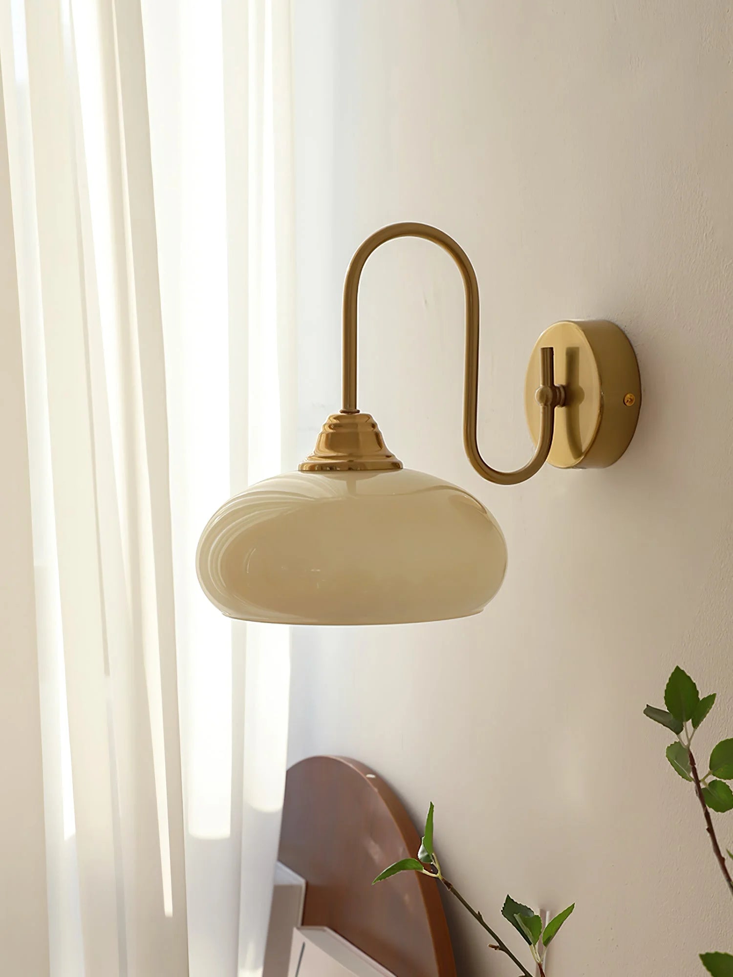 Lampada da parete Calypso Bauhaus in vetro curvo (30).webp__PID:d45b4fc0-fb25-442c-bd6b-8978271f1d79
