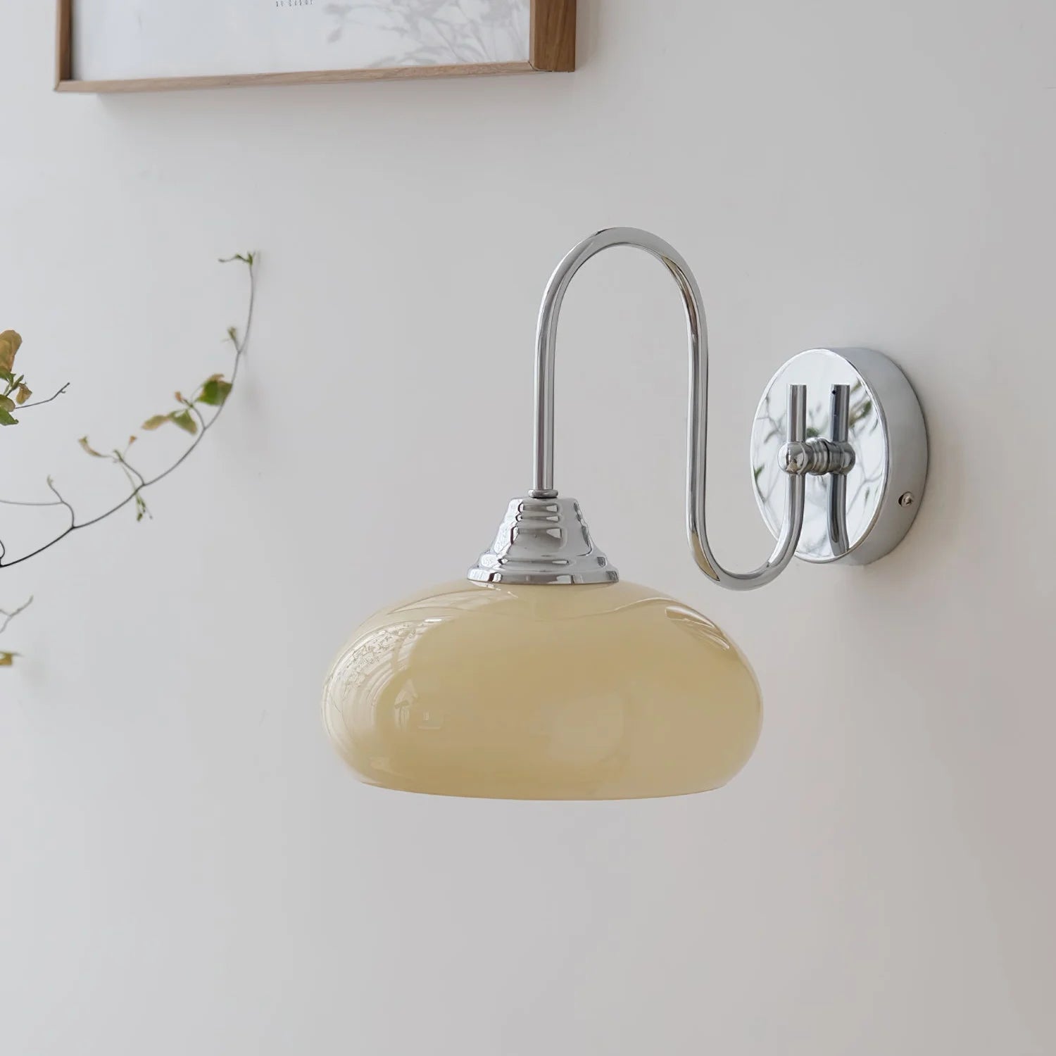 Lampada da parete in vetro curvo Calypso Bauhaus (6).webp__PID:15d4f8f1-76de-486f-81cc-cb9339a2f358