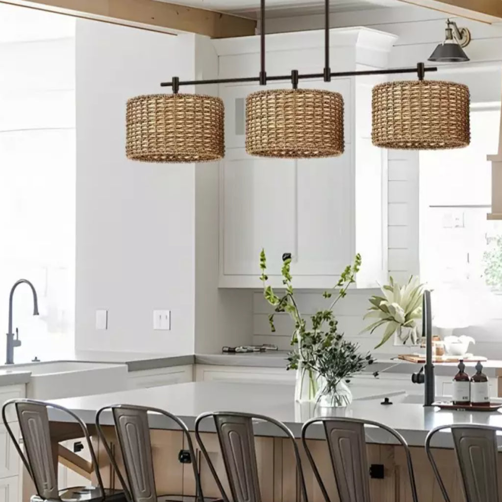 Sienna Woven Rattan 3 Light Farmhouse Pendelleuchte scene3.webp__PID:23a76dac-b9ef-4acf-a848-c566e5b14759