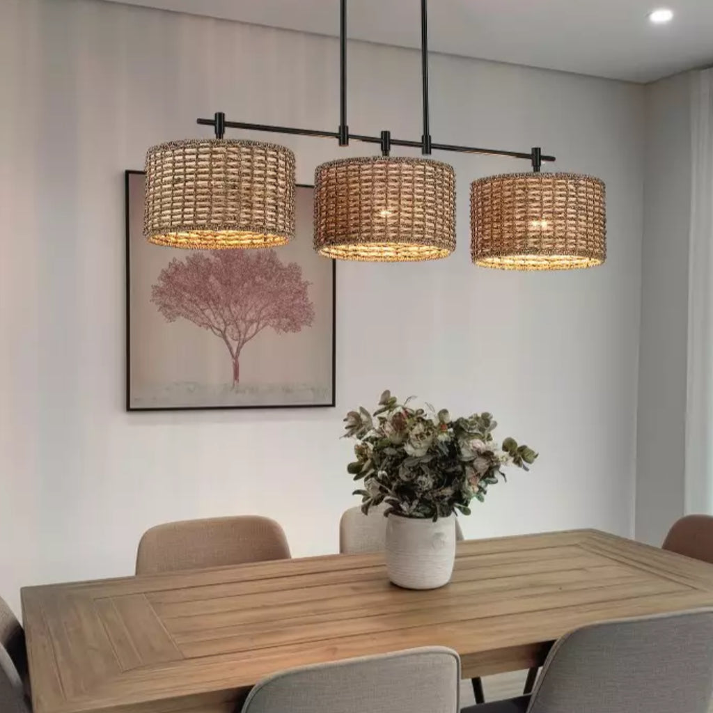 Sienna Woven Rattan 3 Light Farmhouse Pendelleuchte scene2.webp__PID:f73423a7-6dac-49ef-8acf-6848c566e5b1