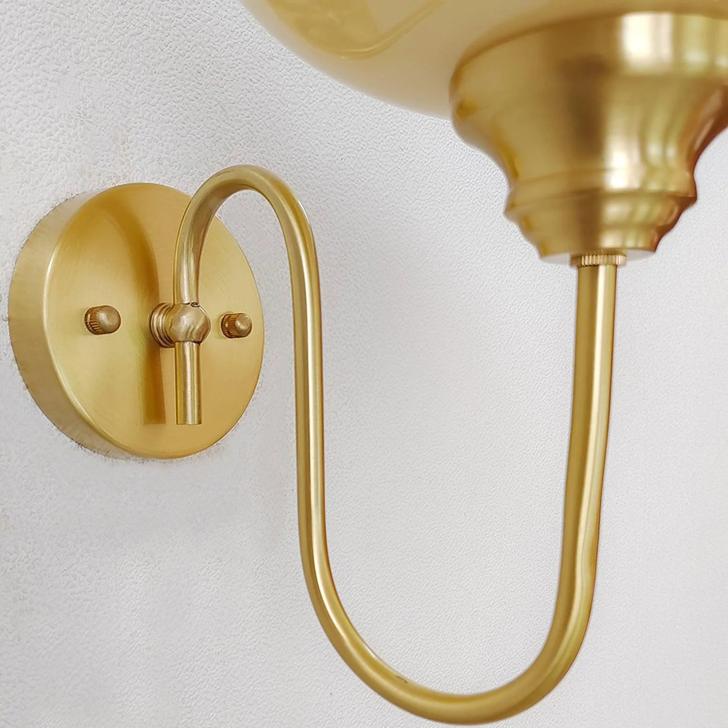 Lampada da parete Calypso Bauhaus in vetro curvo (39).webp__PID:fc5a29e9-7a5f-4687-acfd-498548c5f9c0