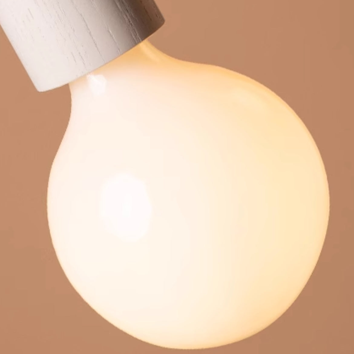 Lampada a sospensione in legno geometrico multicolore Alvar dettaglio2.webp__PID:67c28585-312a-4e4a-9367-58b0413be2aa
