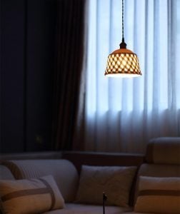Lampada in ceramica traforata
