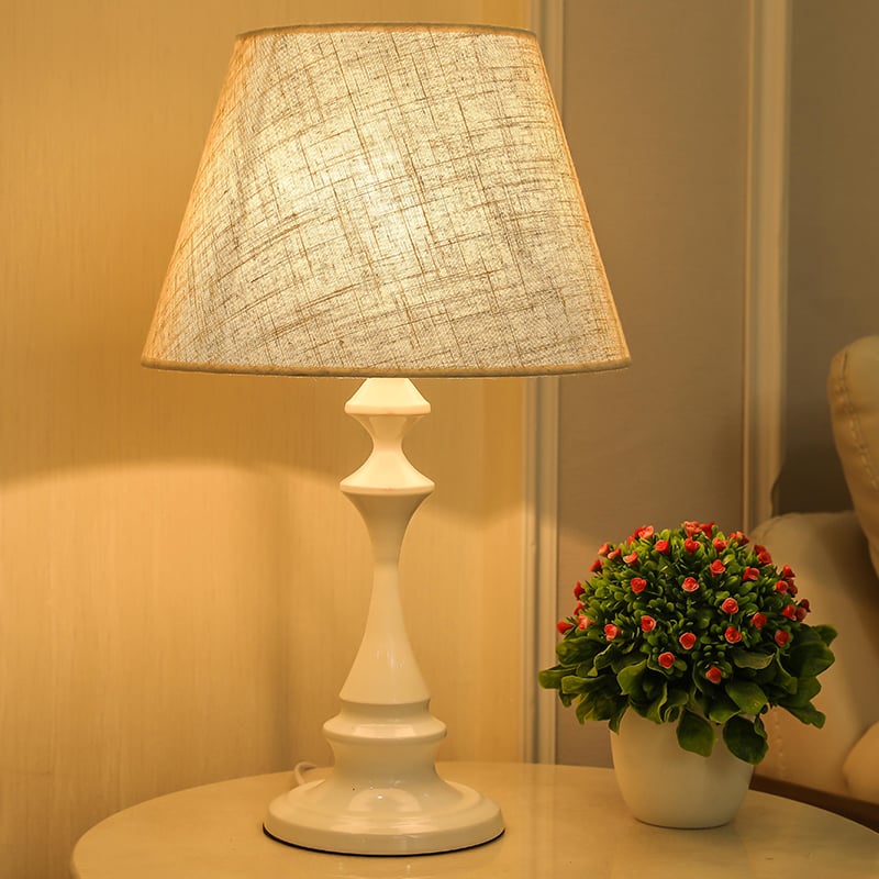 Lampada da tavolo in lino