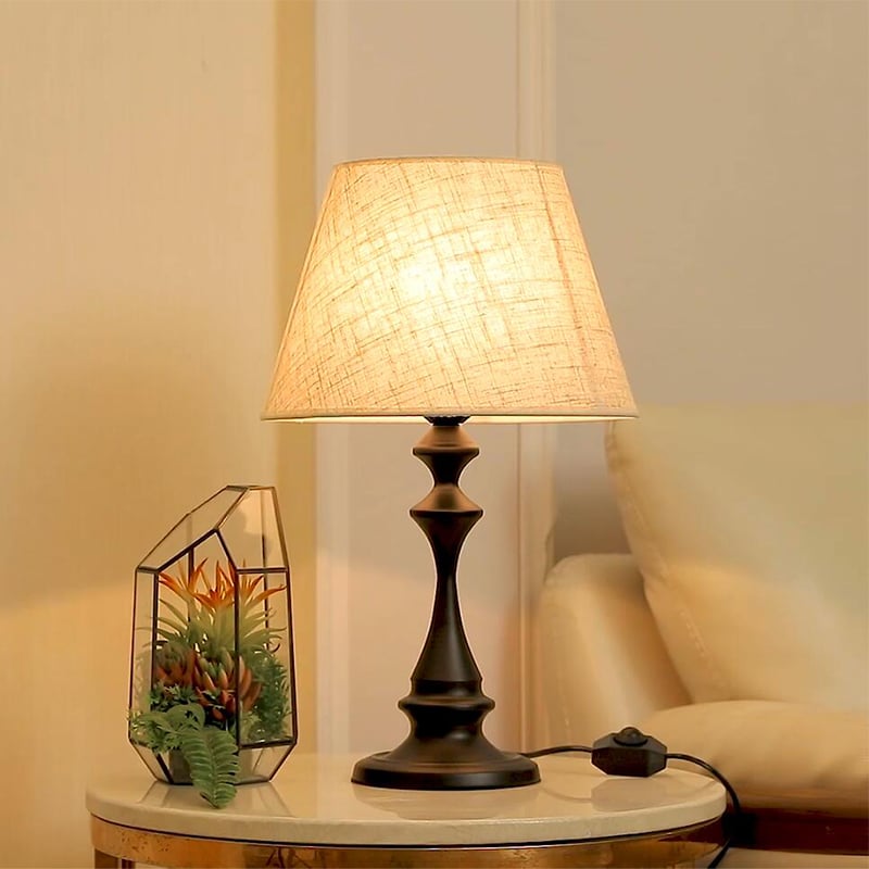 Lampada da tavolo in lino