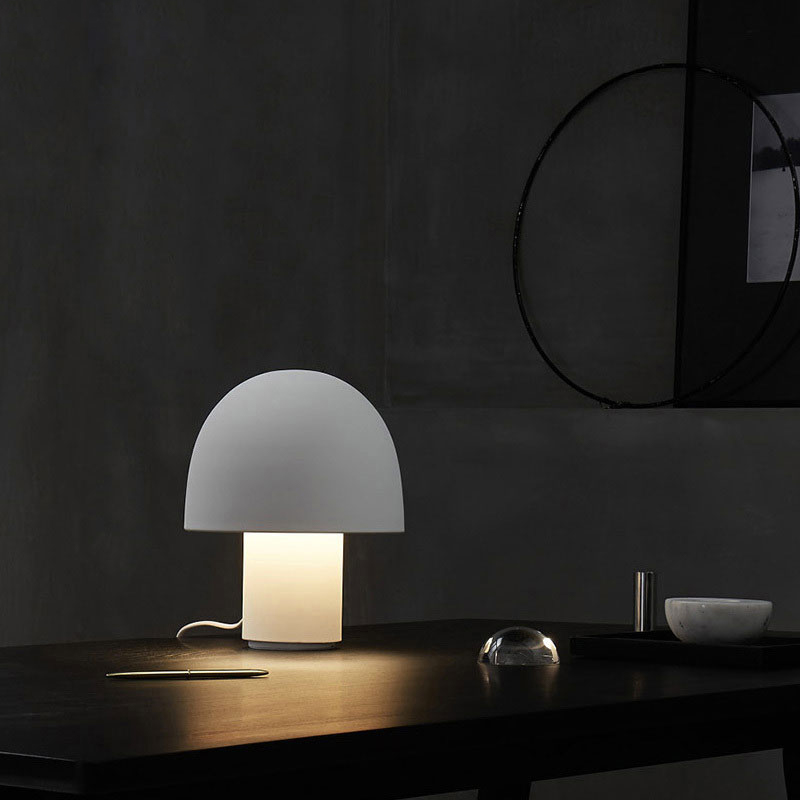 Lampada da tavolo a forma di fungo