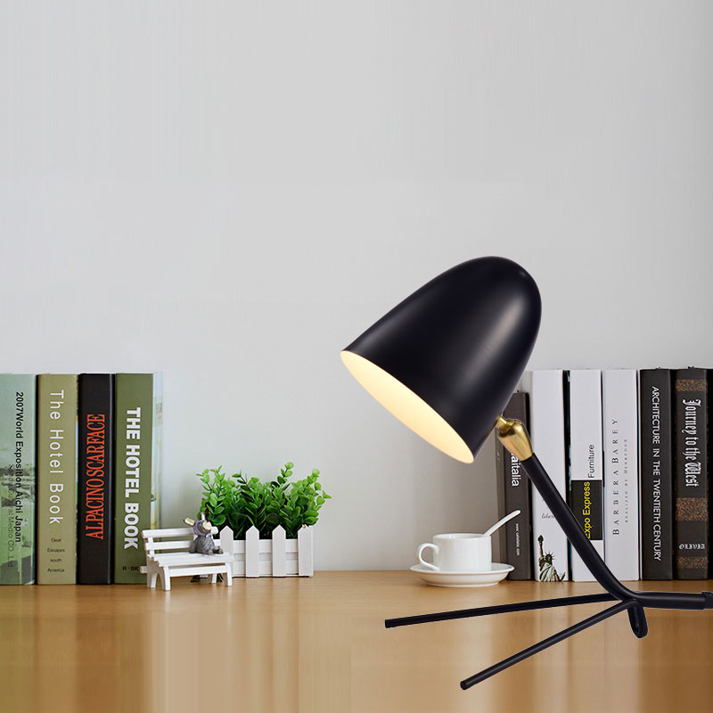 Lampe de table trépied