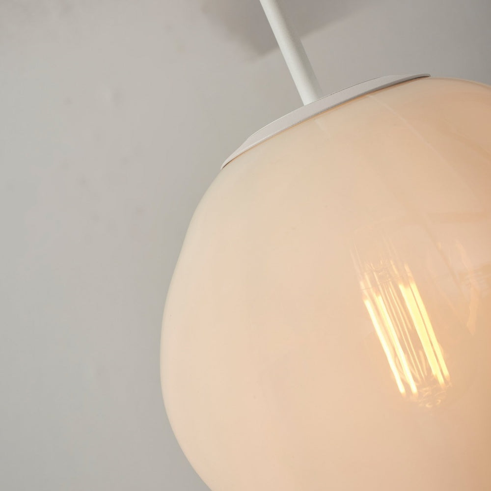 Lampada a sospensione moderna Thalendra in vetro bianco latte (4).webp__PID:880a86b7-6b16-4b56-880e-902f42f775e2