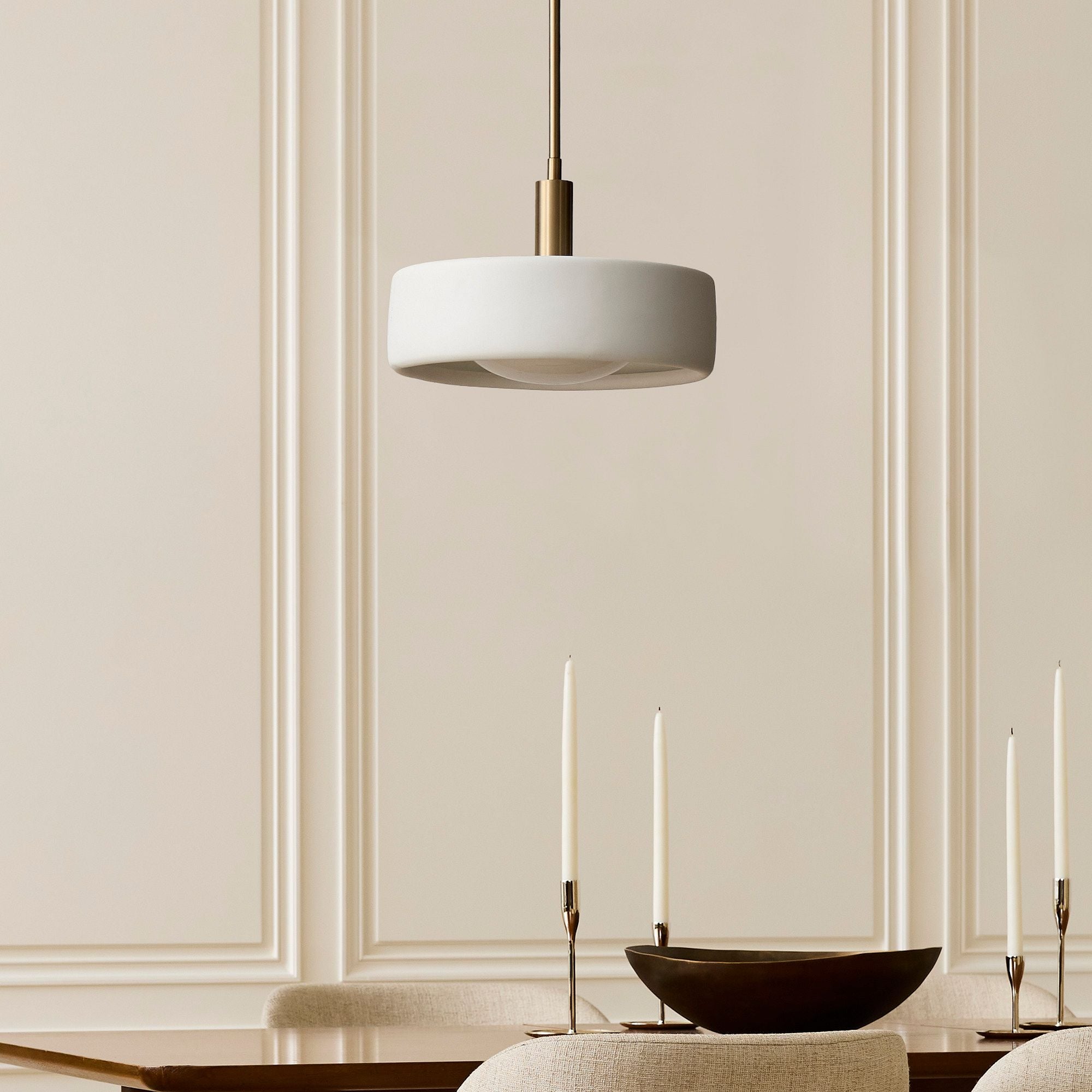Caerwyn Minimalist Porcelain Pendant Light (2).webp__PID:afbea6e5-48d9-488e-9b2a-b1760786ff78