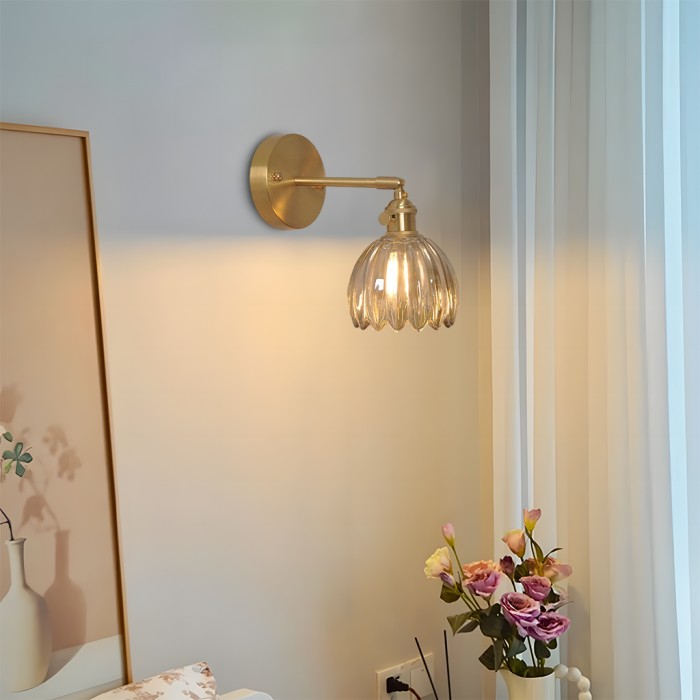 Lampada da parete in vetro Freya Lotus18.jpg__PID:0d25230a-9188-4147-96f2-8d511cbfb2b3