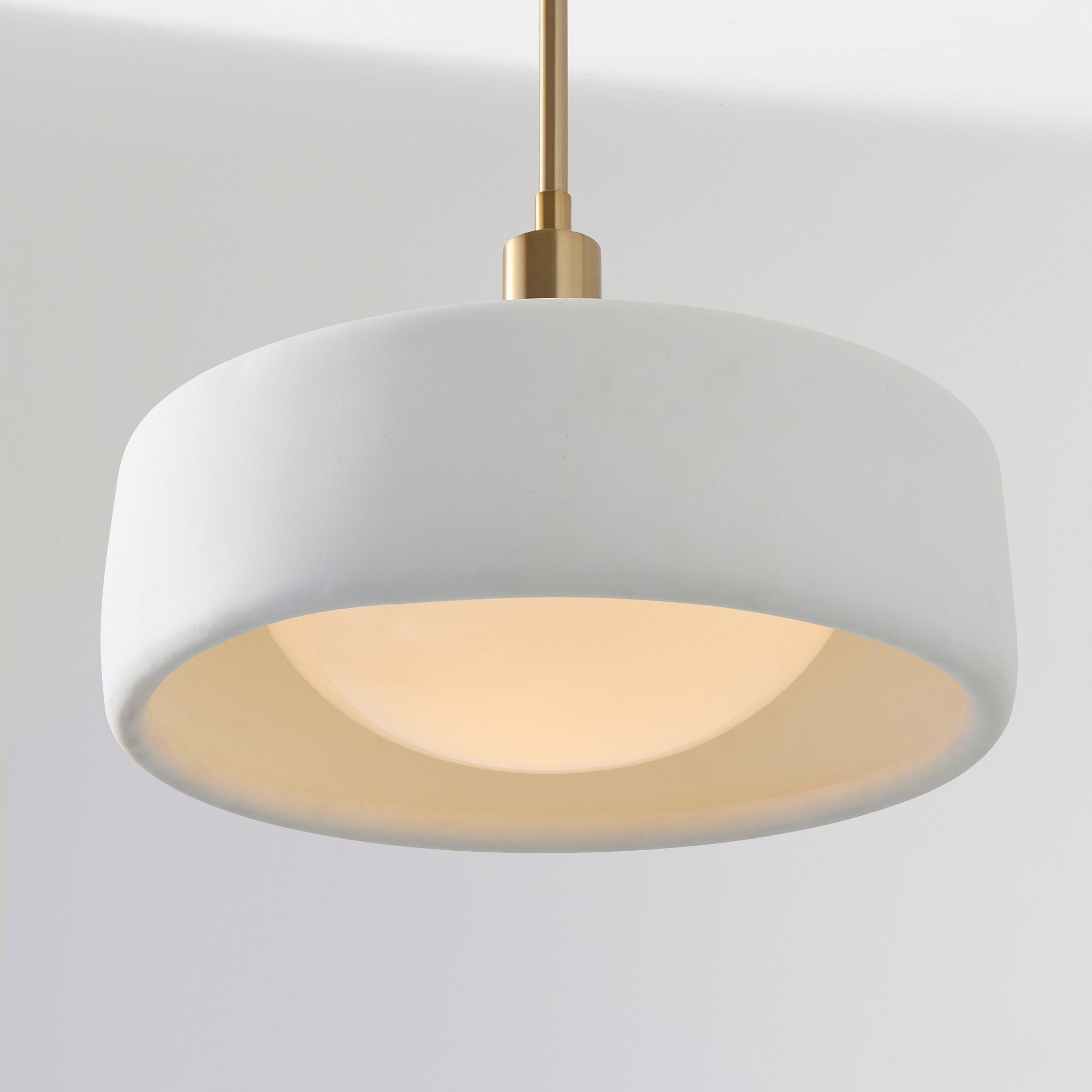 Caerwyn Minimalist Porcelain Pendant Light-detail (4).webp__PID:4283eed7-c915-4730-9891-8c16c33b9c76
