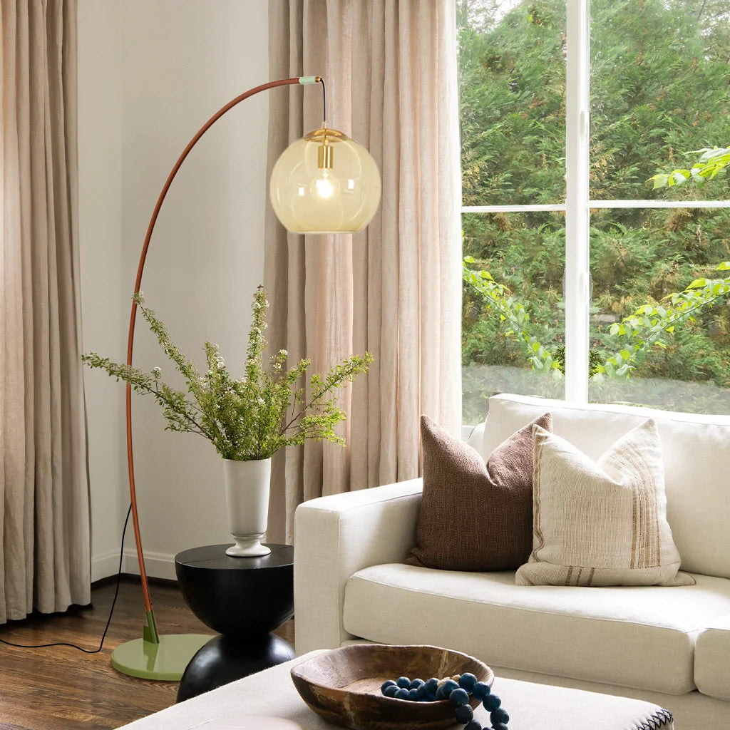 Lámpara de pie arqueada moderna con pantalla de vidrio ámbar (1).webp__PID:e2e8bfba-64c1-429a-955c-ad740a14d85e