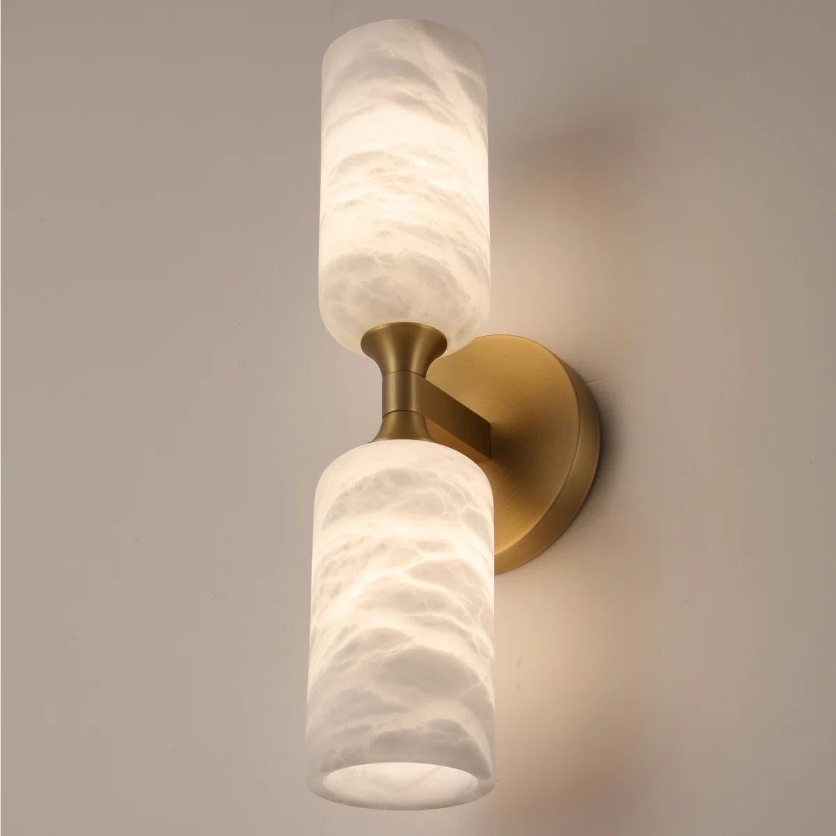 Apate Lampadario Moderno a LED in Tubo di Alabastro (29).webp__PID:3a326cec-612f-4567-ab2f-f0e090d03b8c