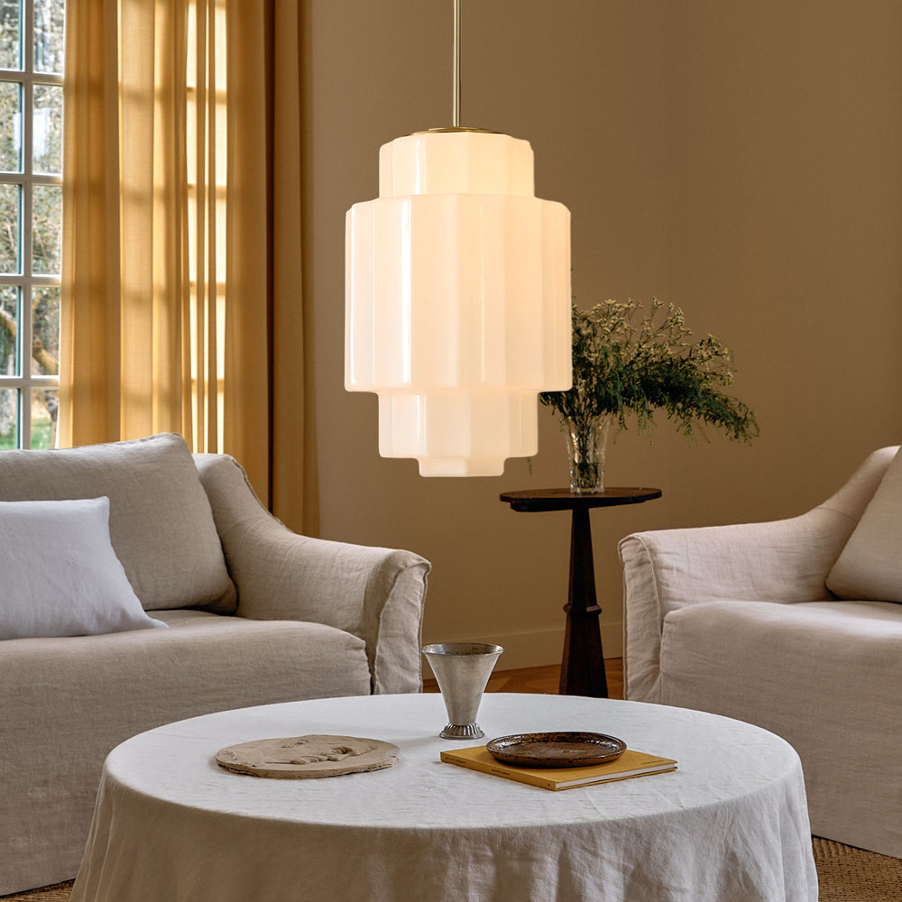 Lampada a sospensione in vetro bianco opale a strati in ottone antico (6).jpg__PID:25a91a98-1014-4f28-98f7-15b4c0570ff6