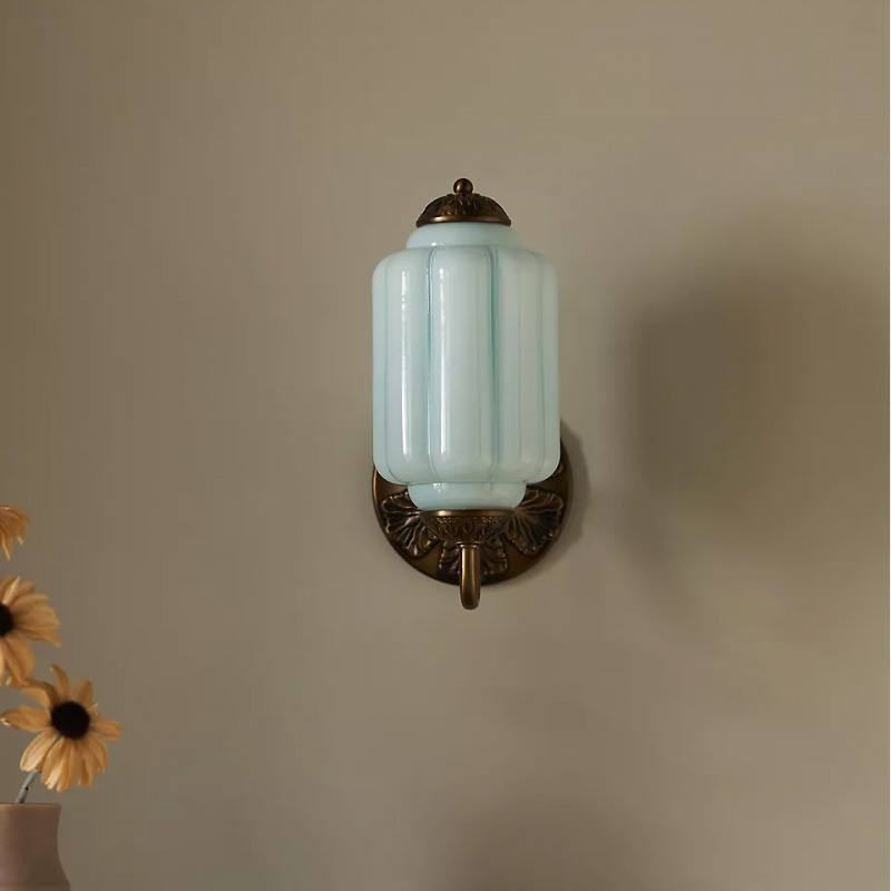 Lumi Vintage Milk Glass Oiled Brass Eloise Sconce (2) (1).webp__PID:fefc5aa7-b58f-4808-8da8-98d06ef1861f