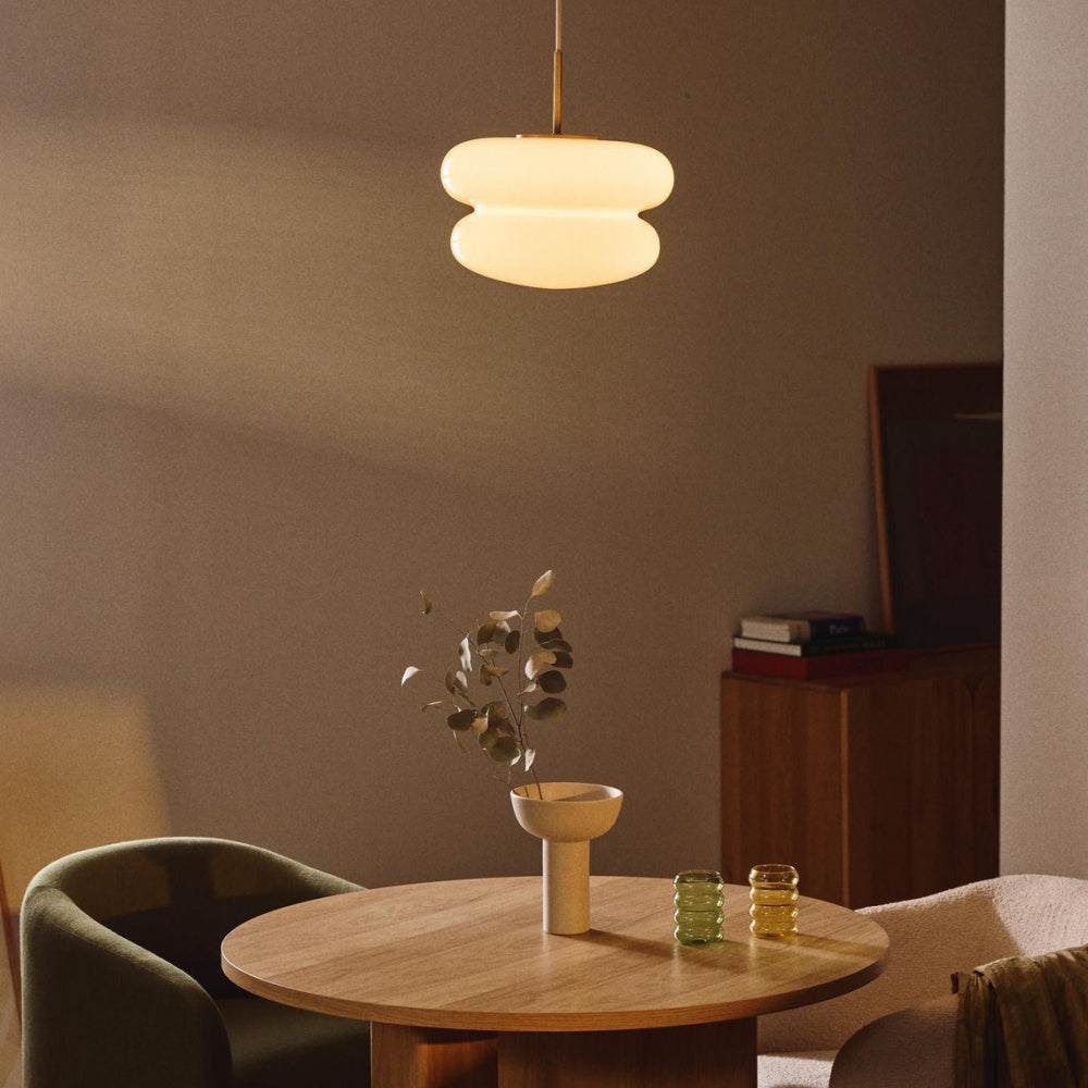 Elyra Bauhaus Opalglas-Pendelleuchte (3).webp__PID:2631429a-888f-4d67-8070-6e2b159ce6c8