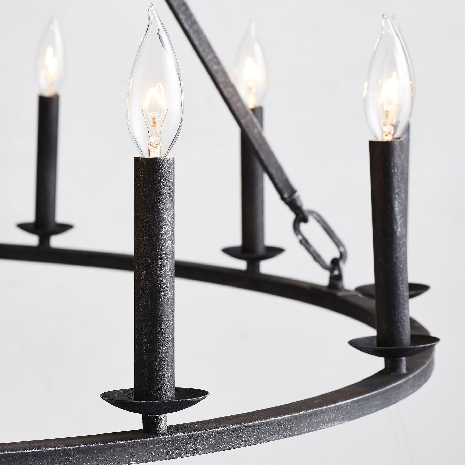 lustre rond en fer (24).webp__PID:e910b7a1-83a9-4e0a-bb8e-fa8e5a076d7a