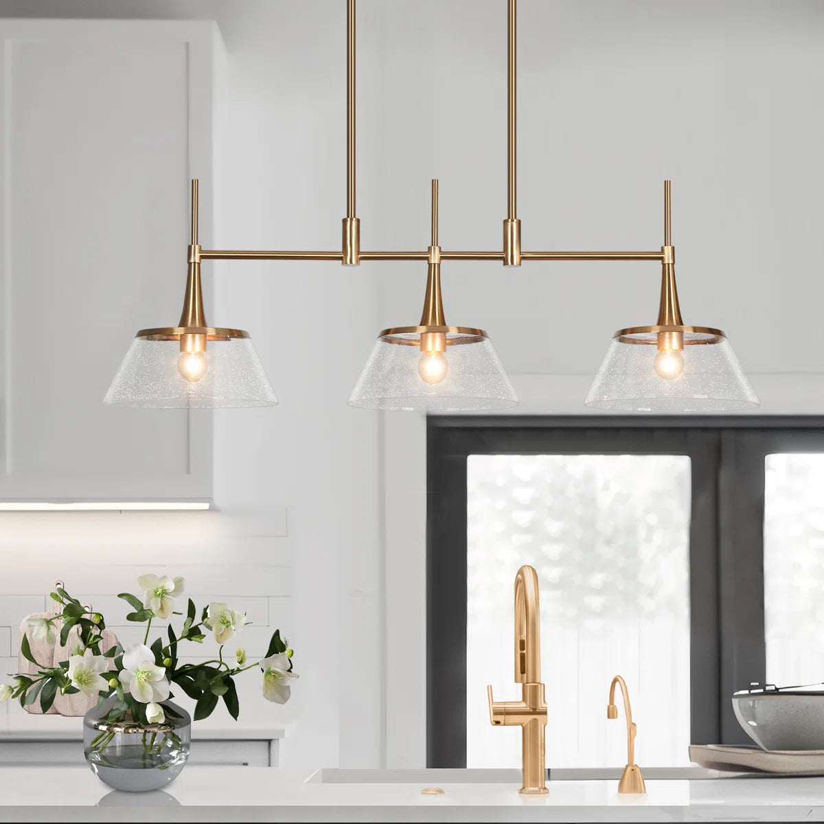 Lampada a sospensione in vetro a ciotola moderna a 3 luci Eira Mid-Century (19).webp__PID:e9f0a49c-14a2-4050-920b-833f21ccf28e