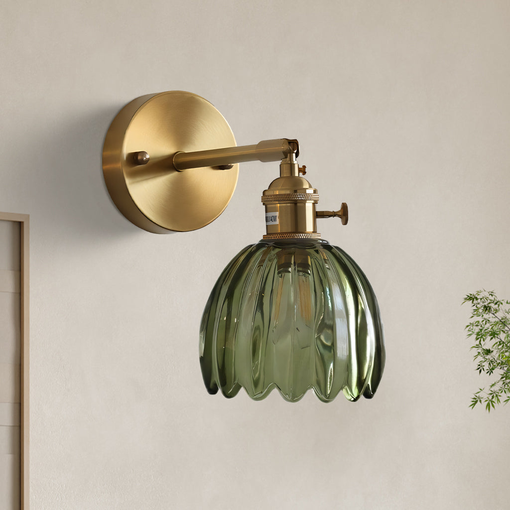 Lampada da parete in vetro Freya Lotus verde.jpg__PID:3d8f955e-312a-4a34-8497-44b6c603b64d