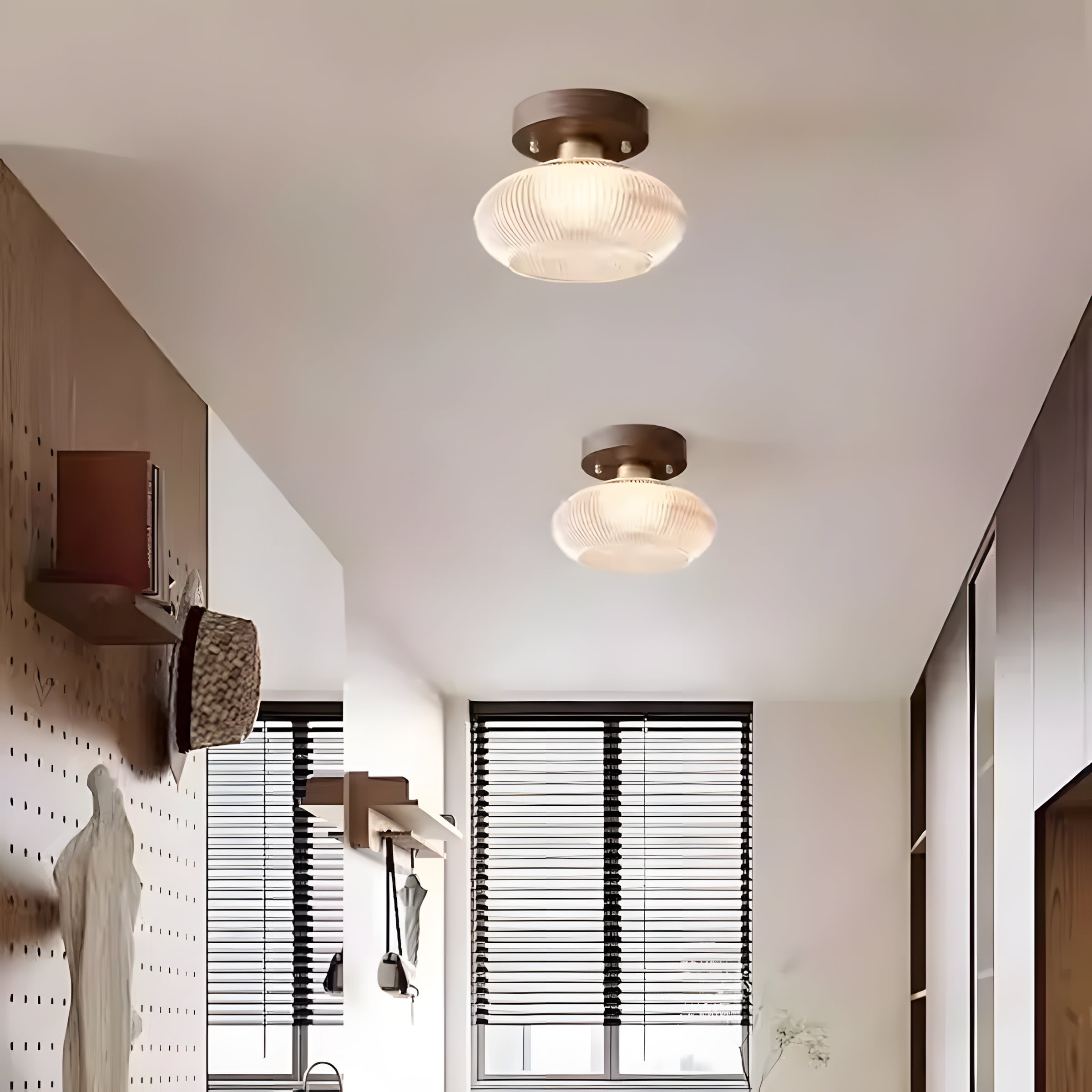 Plafonnier minimaliste en verre à dôme bas Otis 4.webp__PID:e354a2f6-ab9c-4486-9785-ec3fb5ded475