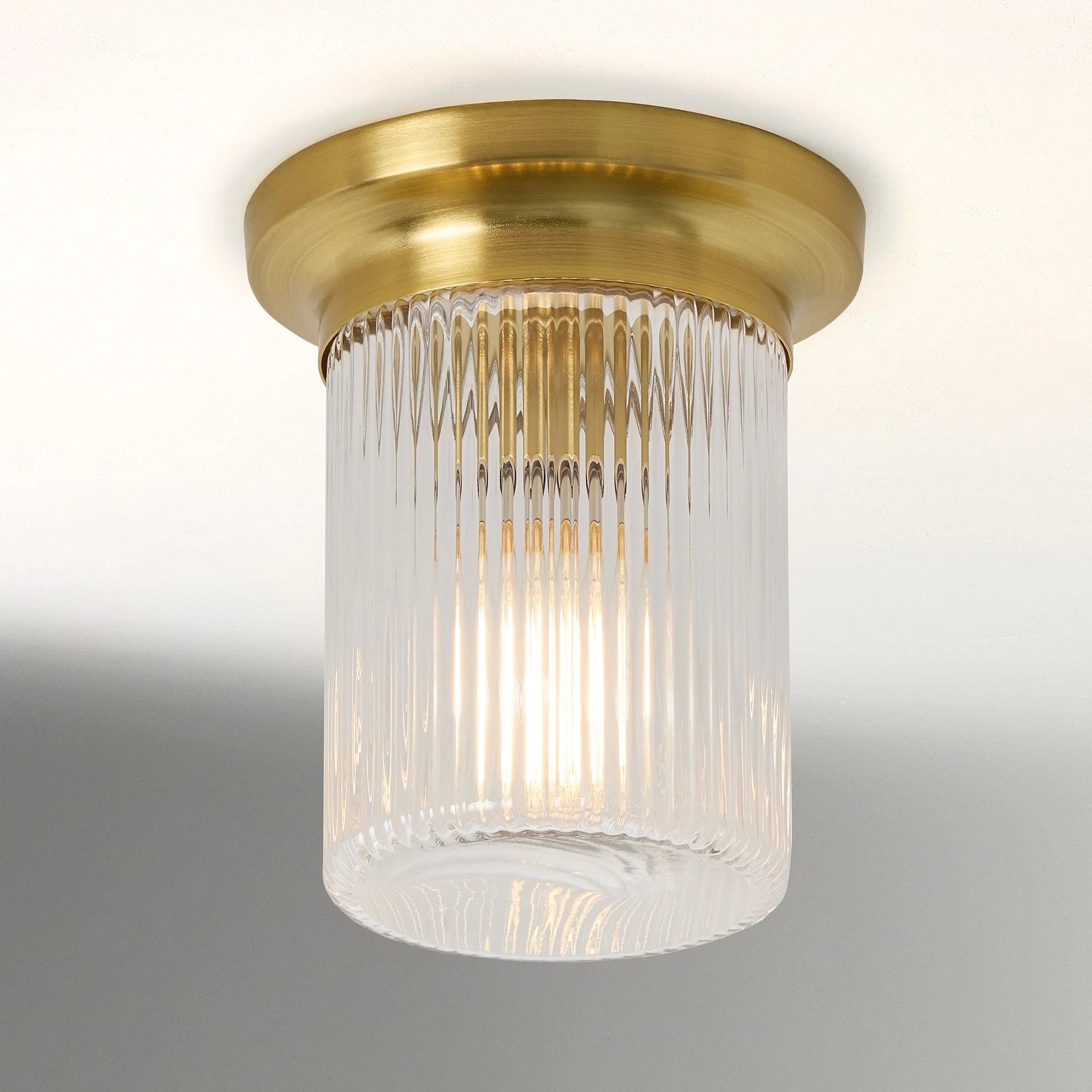 Plafonnier rond en verre nervuré moderne du milieu du siècle Galen (1).webp__PID:5a6b23a2-9752-445a-acf4-2bc876852f0d