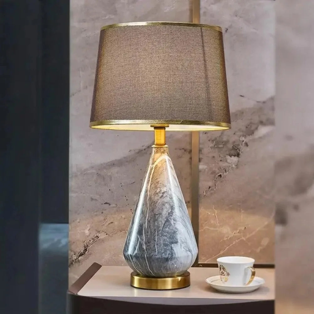 Una-Vintage-Ceramic-Table-Lamp (7).webp__PID:23d202aa-56f5-4b48-955f-55e9ac9b76c5