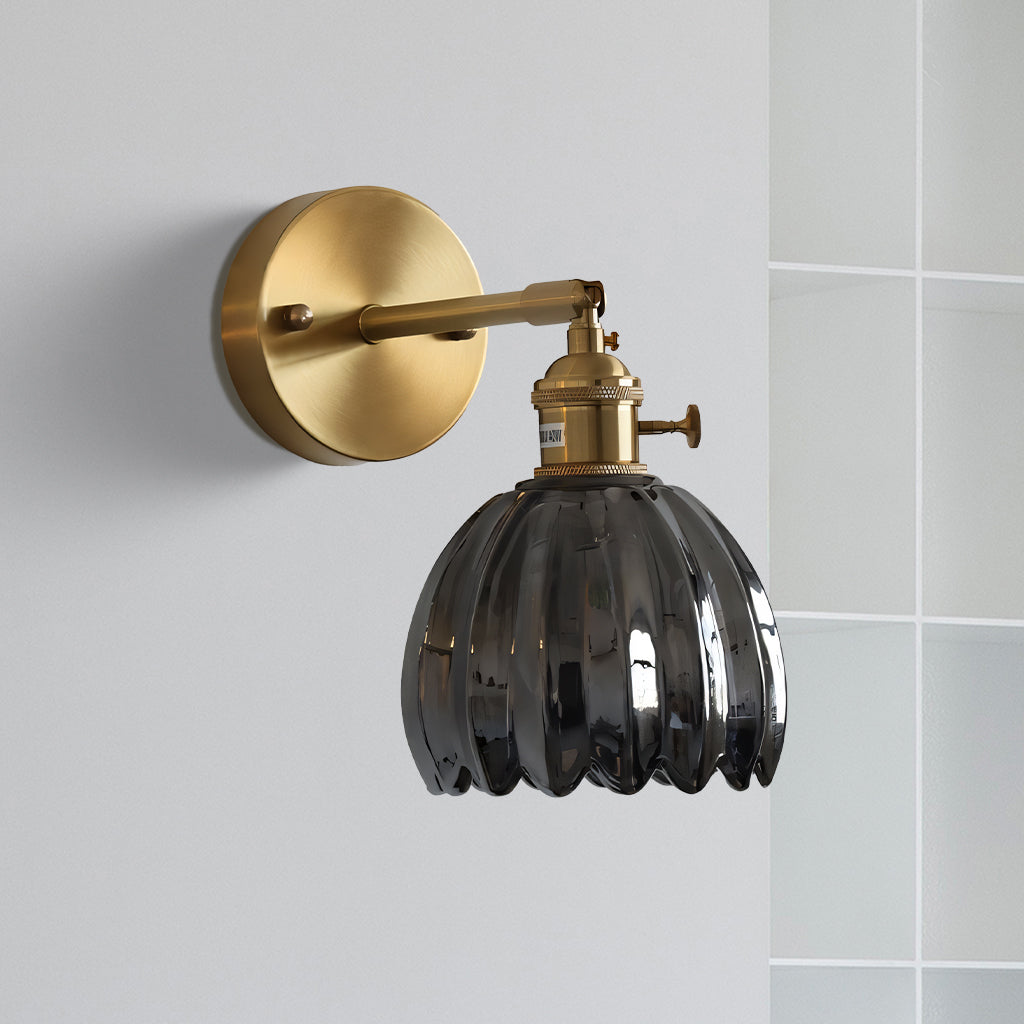 Lampada da parete in vetro Freya Lotus nero.jpg__PID:8c0e3d8f-955e-412a-aa34-849744b6c603