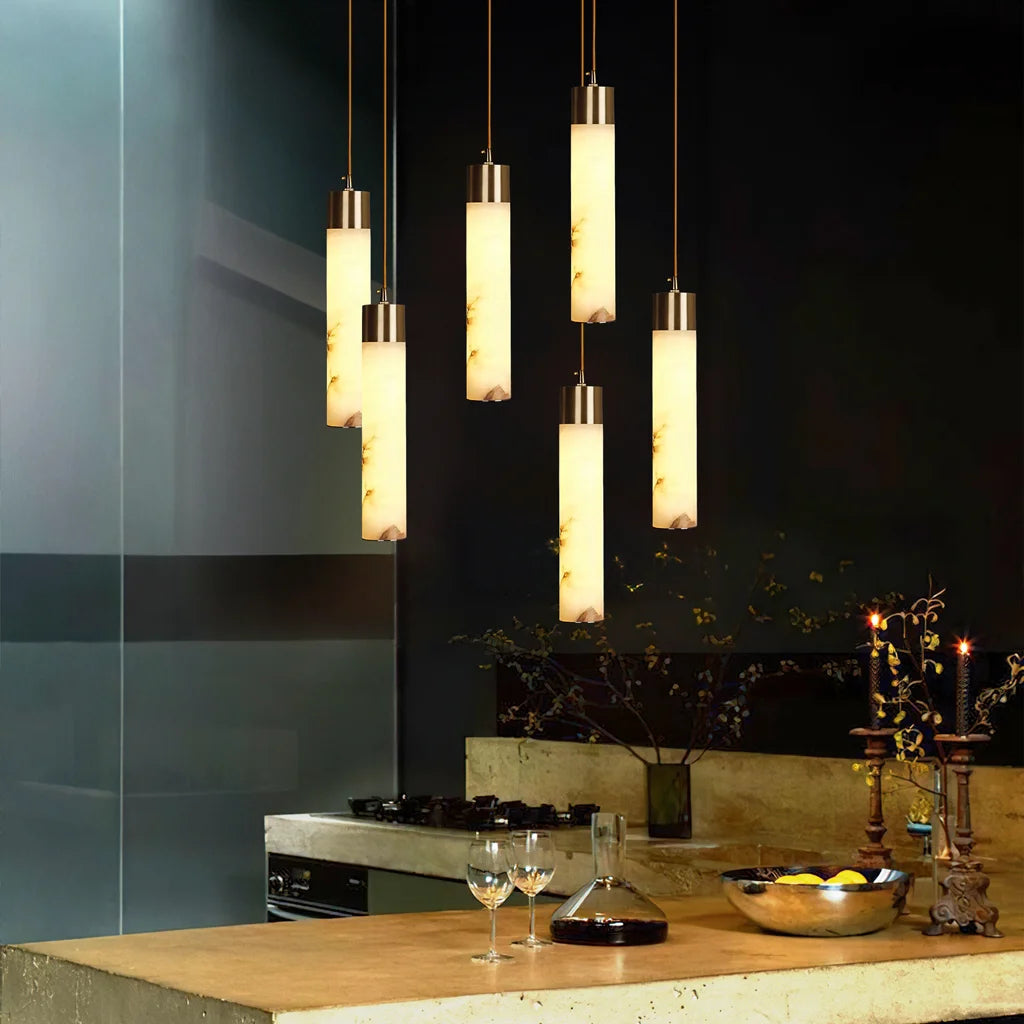 Lampada a sospensione verticale bianca Ismara in ottone alabastro4.webp__PID:c3479066-f382-4206-adb0-2d771f5ecc70