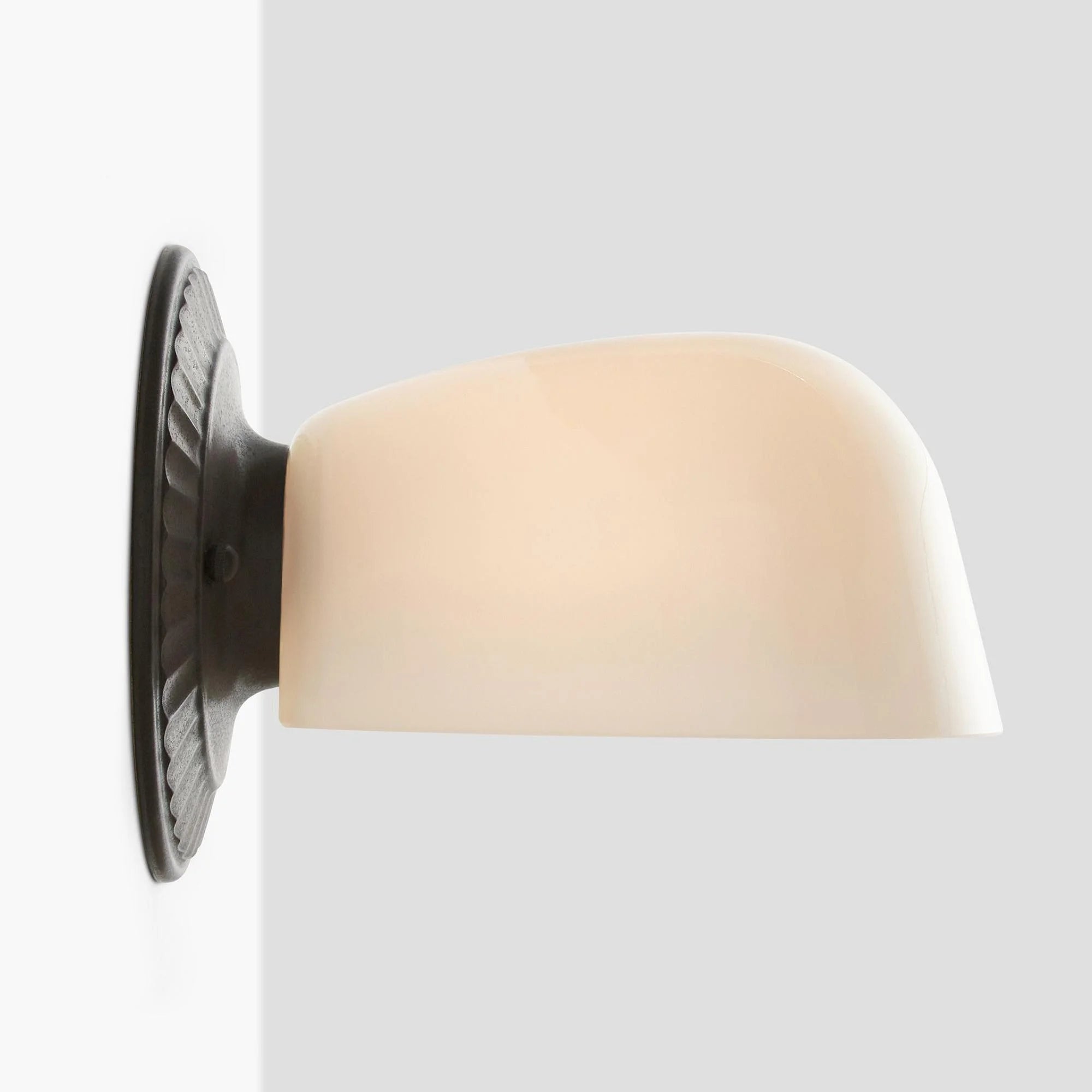 Thais Mid-Century Modern Art Deco Glass Wall Sconce (2).webp__PID:597bf512-462b-497e-a357-7f72889820a3