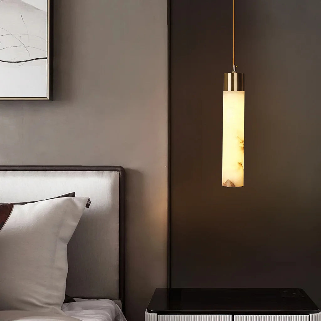Lampada a sospensione verticale bianca Ismara in ottone alabastro2.webp__PID:bb71c347-9066-4382-8206-edb02d771f5e