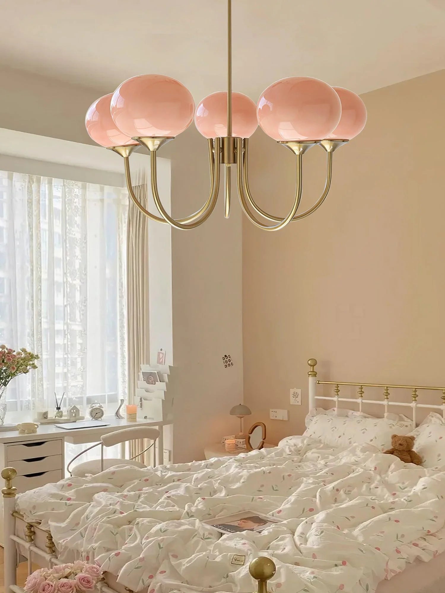 Lampadario-globo-in-vetro-crema-bauhaus (4) (1).webp__PID:78031bdc-0c8f-4284-ad05-4df46adeaad3