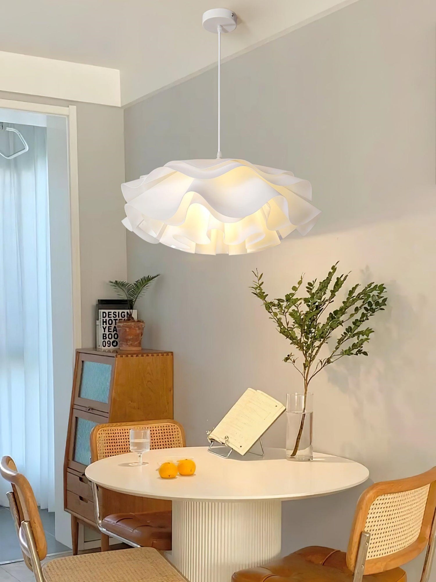 Aeloria Flower Shaped Snow Petal Pendant Light (9).webp__PID:7a70b754-e9f7-4235-91f6-537a09ba767f