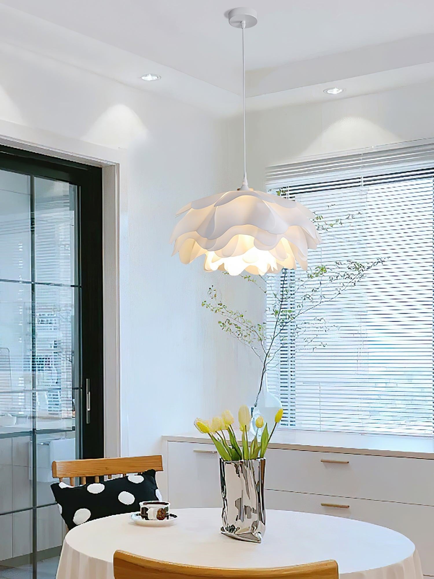 Aeloria Flower Shaped Snow Petal Pendant Light (1).webp__PID:e482040d-bd72-4799-ba70-b754e9f7c235