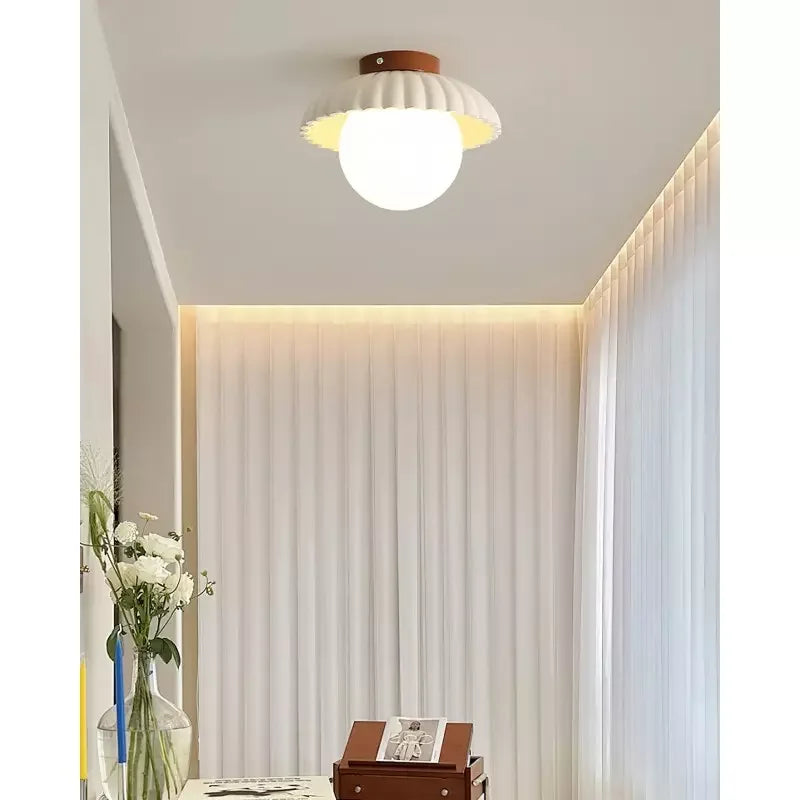 Plafonnier en verre crème Juno Alien4.webp__PID:e4a92c5b-4e9a-41ae-b6ca-14f2b723262b