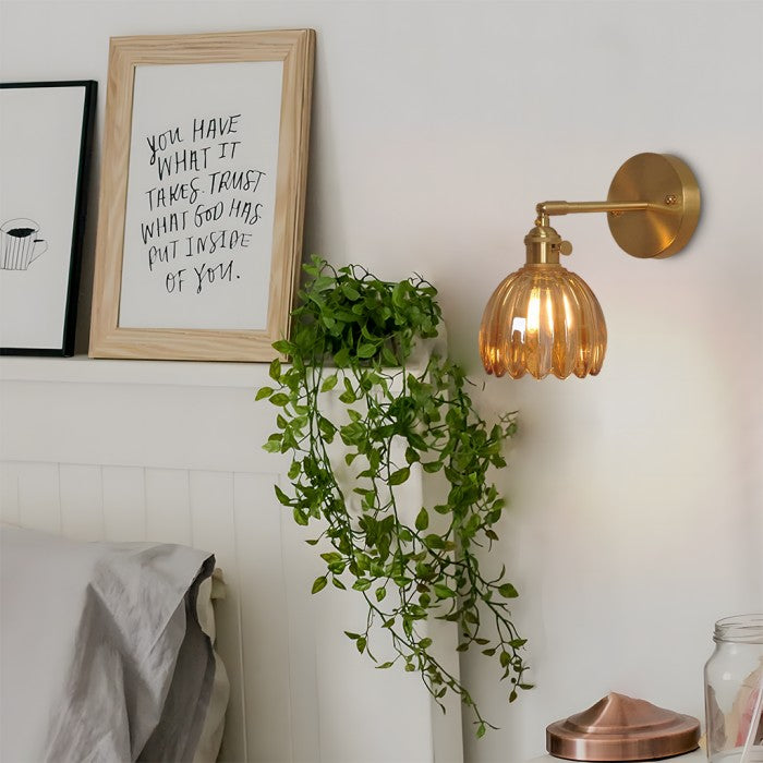 Lampada da parete in vetro Freya Lotus14.jpg__PID:52c4d148-f90d-4523-8a91-88414756f28d