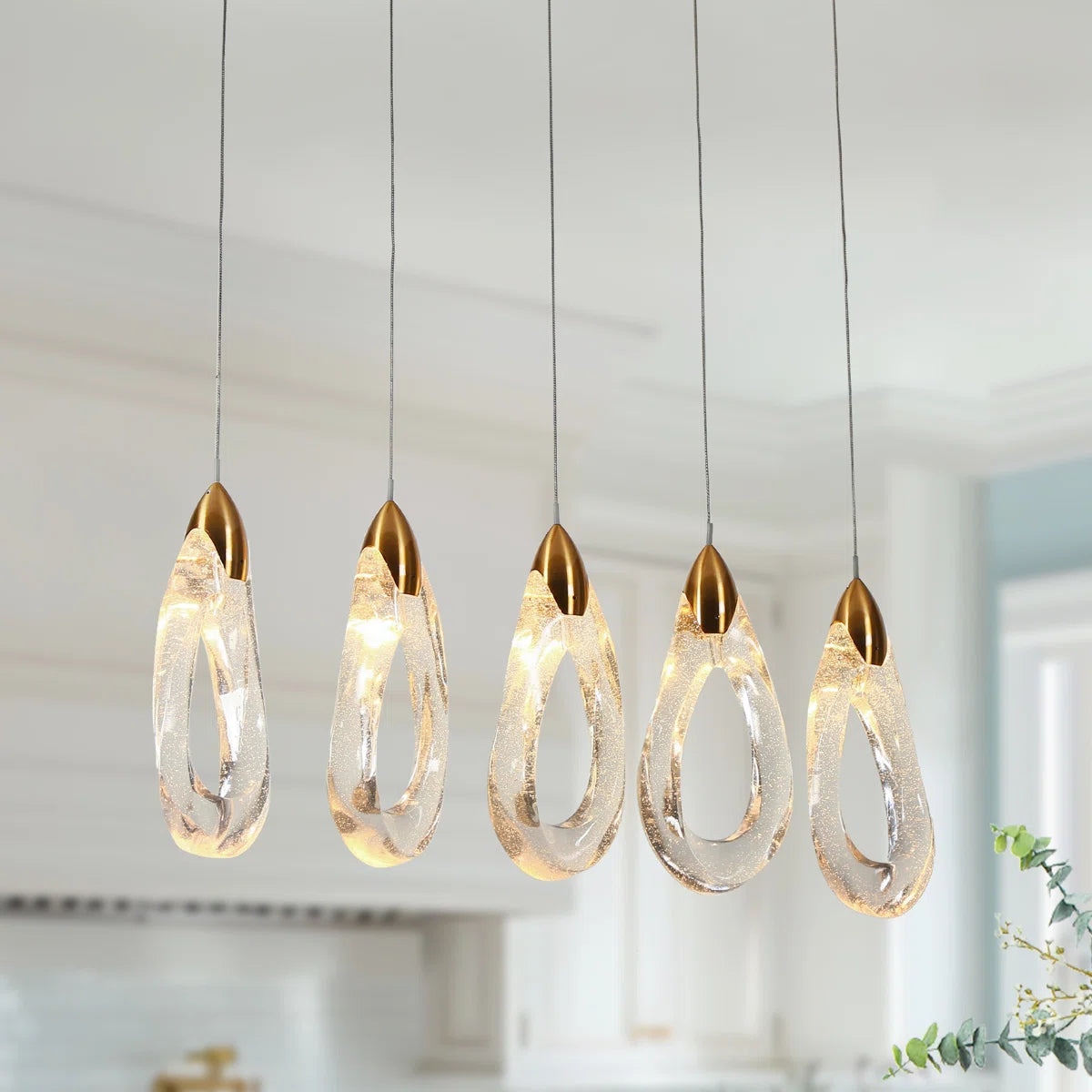 Lampada a sospensione moderna a LED in resina Eirik (9).webp__PID:91b4df09-2f87-4783-be77-758aeb0bcedf