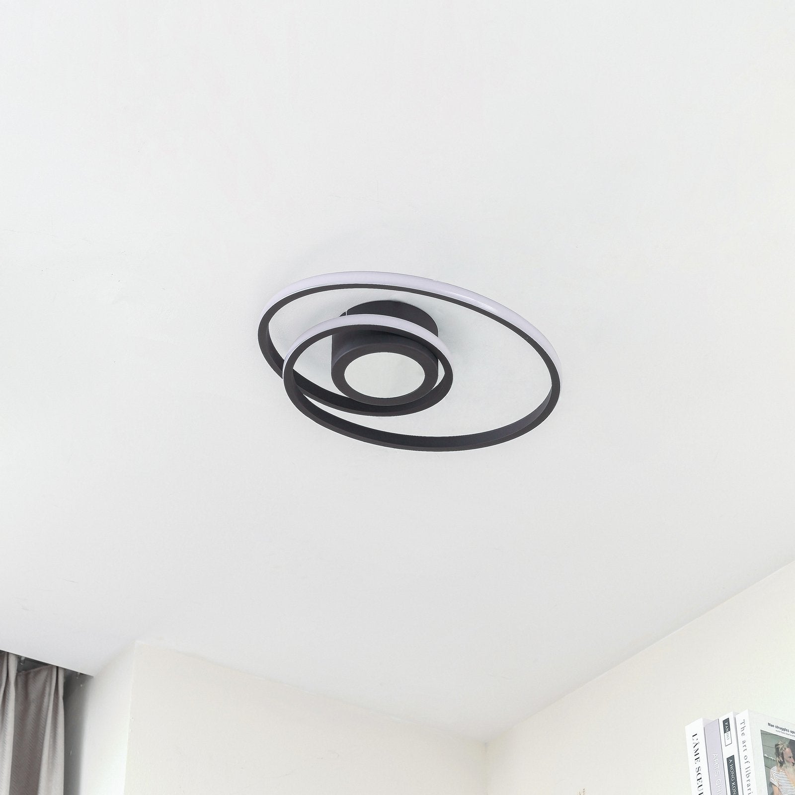 Plafoniera minimalista a tunnel a LED Sorelia (2).webp__PID:efd5c970-2226-4a6e-b0ac-47c7c3deaa59
