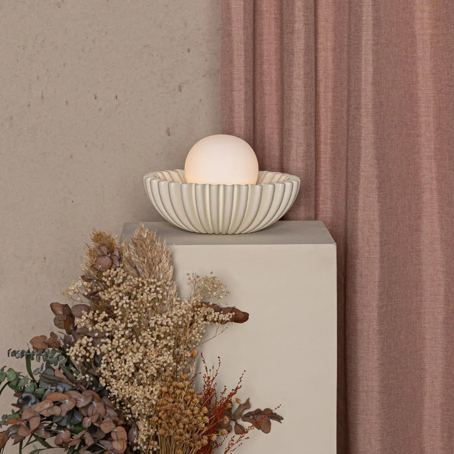 Lámpara de mesa Lior Wabi-Sabi de cerámica beige (7).webp__PID:737b34c1-03b4-4fa6-9739-7ed5a8a08e87