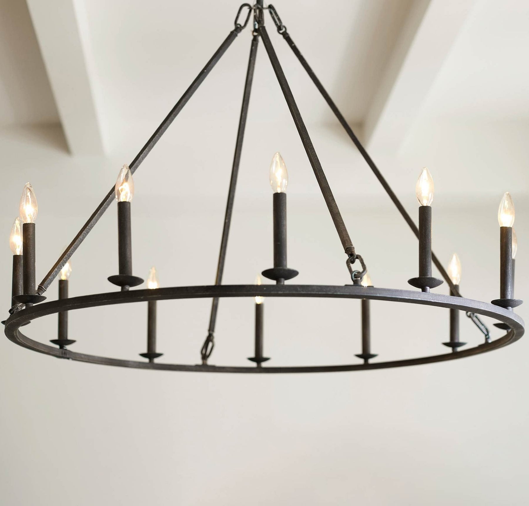 lustre rond en fer (17).webp__PID:42326717-ece9-40b7-a183-a9be0afb8efa