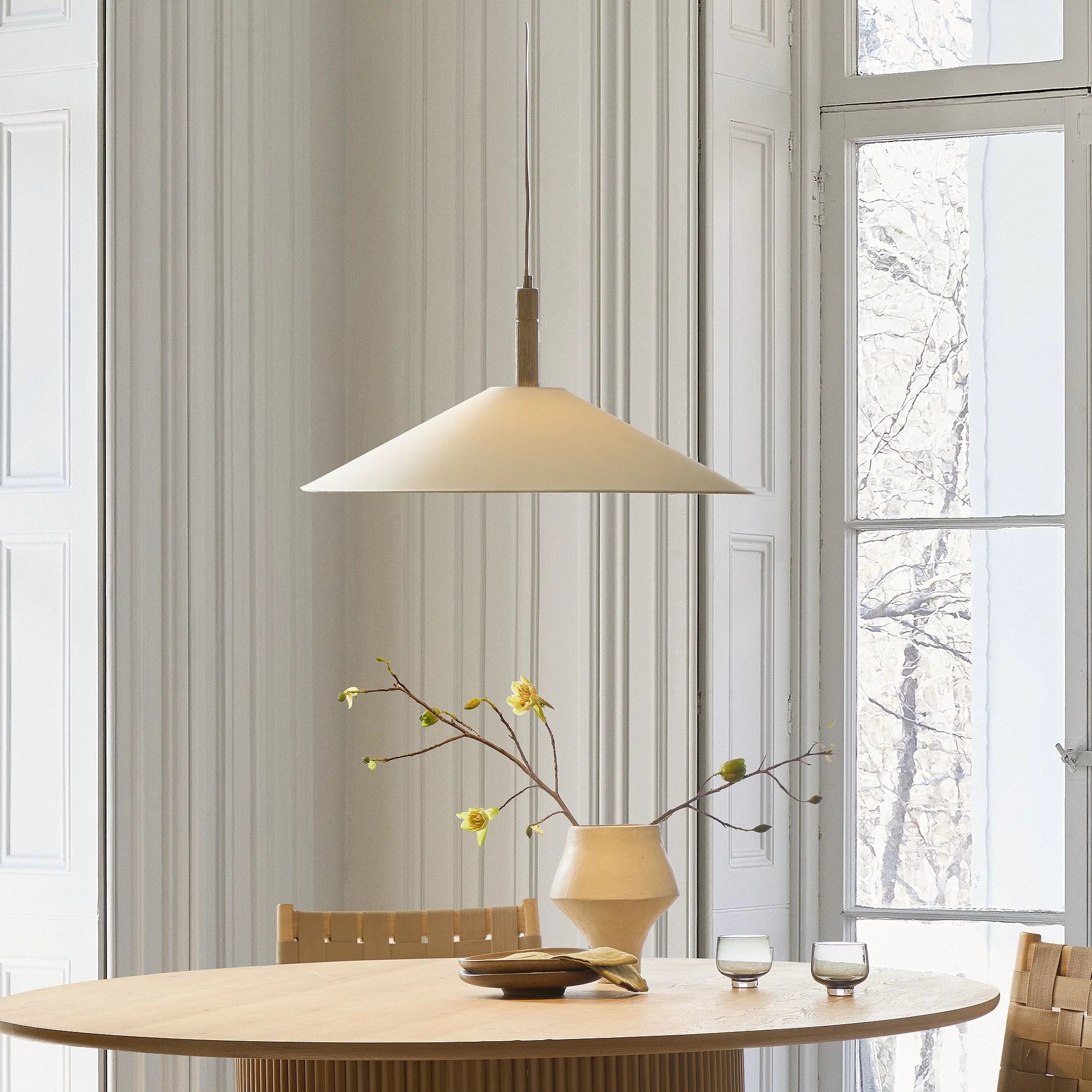 Lyric Antique Natural Hat Shape Paper Pendant Light (5).webp__PID:a3feec63-61bd-4b88-b3f4-912709b3fcad