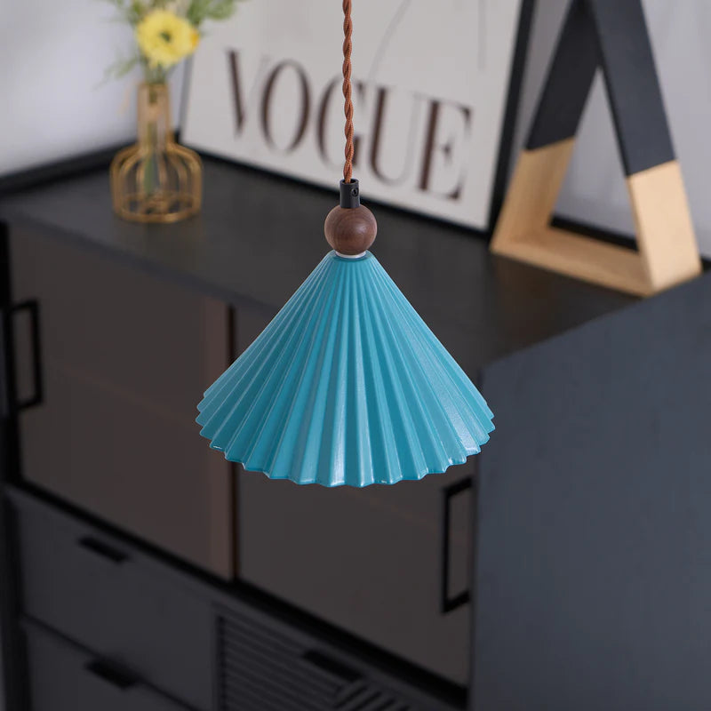 Lámpara colgante de cono de cerámica plisada minimalista Eirene (2).webp__PID:0d71dcd9-f998-462b-8e46-7968916d67fa