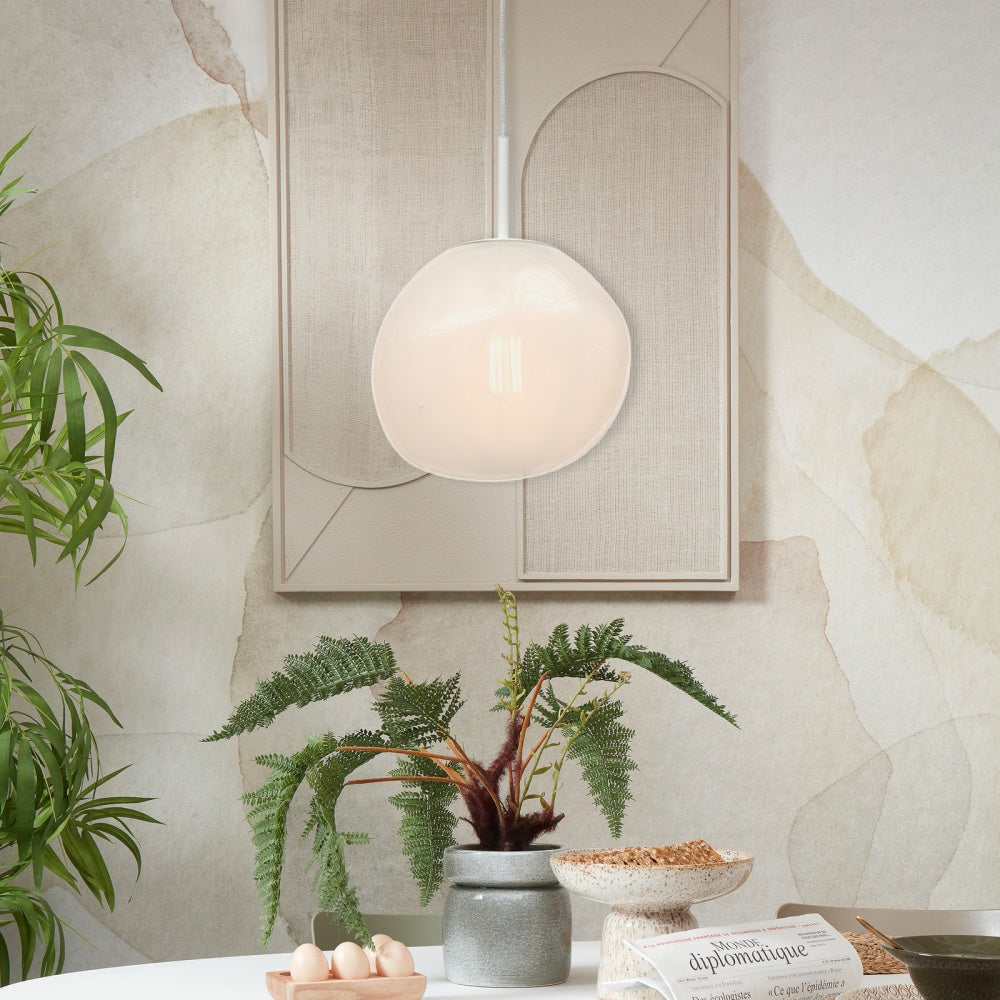 Lampada a sospensione moderna Thalendra in vetro bianco latte (7).webp__PID:b76b16db-5648-4e90-af42-f775e20356c8