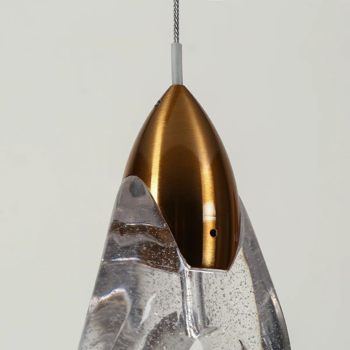 Lampada a sospensione moderna a LED in resina Eirik 细节图.webp__PID:38a30229-3453-4a46-99df-cd092889f308