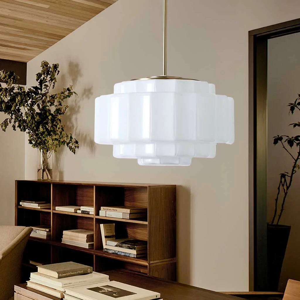 Lampada a sospensione in vetro bianco opale a strati in ottone antico (2).webp__PID:df760602-5009-4e26-82cf-6b753115025b