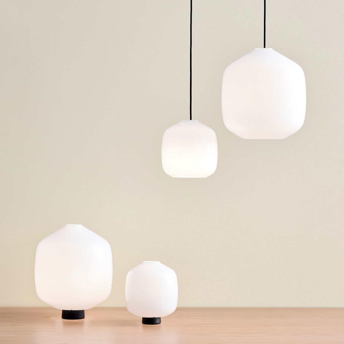 Lyovara minimalistische witte hanglamp in kokosvorm (8).webp__PID:6d7b0b4a-aa69-4276-bc46-0f75bfb1b055
